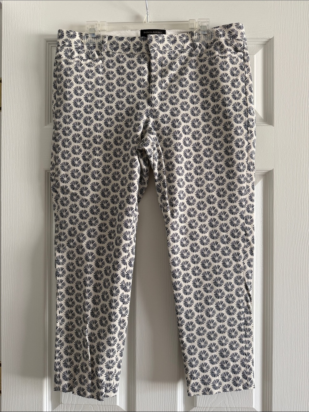 Banana Republic Navy Floral-Style Print Cropped pant
